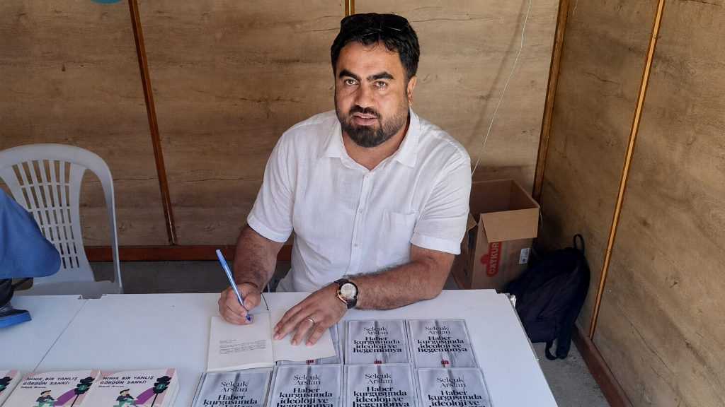 Gazeteci Selçuk Arslan Kitap İmza Etkinliği